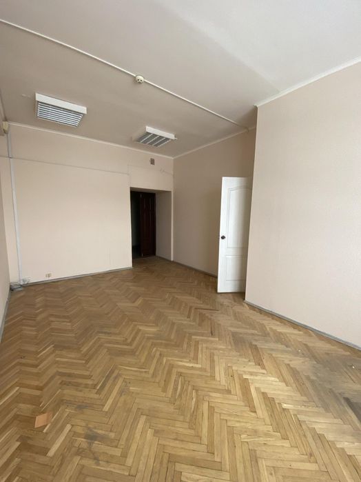 Оренда офісу на вул. Євгенія Сверстюка,23 на 33,6 м²