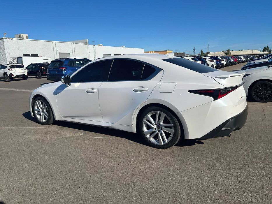 Lexus IS 300      2021