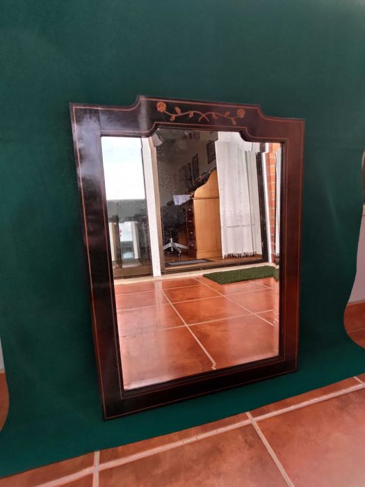 Espelho vintage com embutidos, de madeira maciça, em muito bom estado
