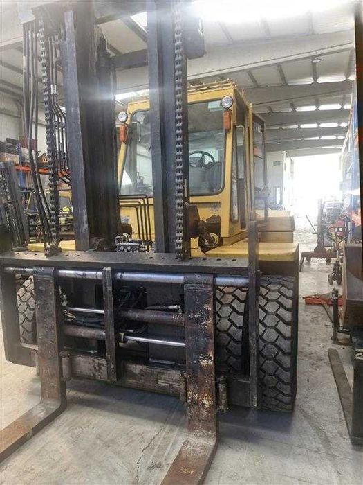 Empilhador Caterpillar DP100