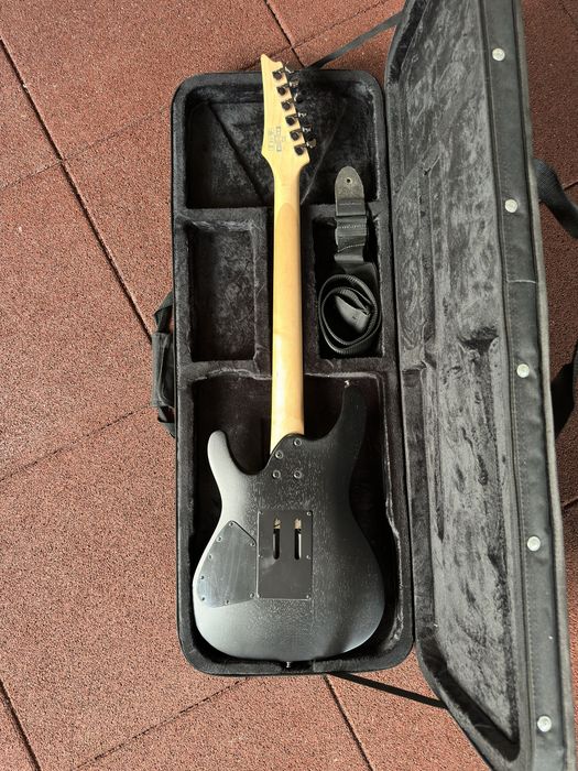 Guitarra Ibanez S520-WK + Estojo