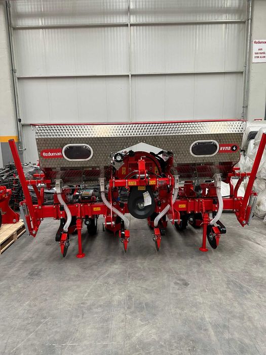 Siewnik do kukurydzy 4 rzędowy Ozduman HVMD 4  podsiewacz INOX 1000l