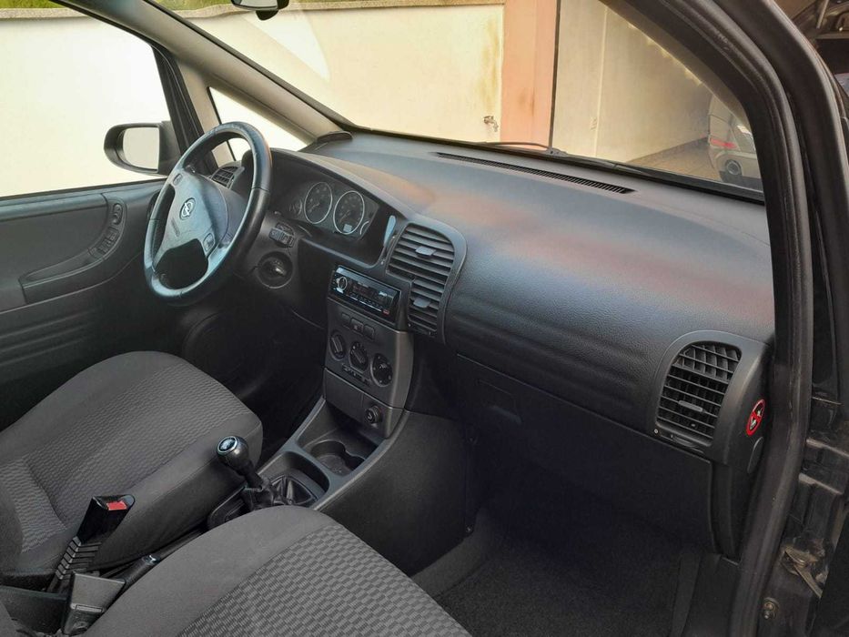 Opel Zafira 2.2 DTI 7 Lugares Nacional