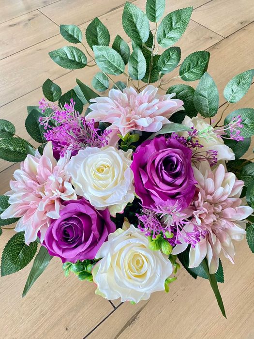 Wiązanka stroik róże dalie odcienie fioletu