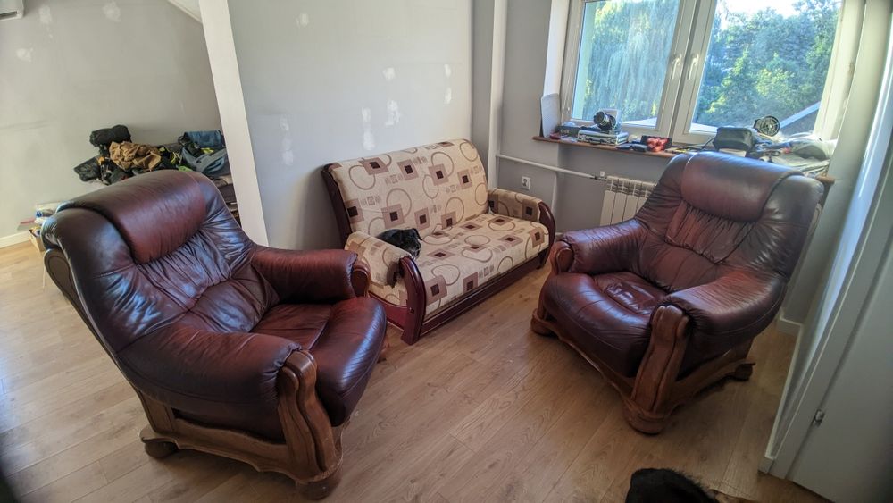 Dwa fotele skórzane i sofa