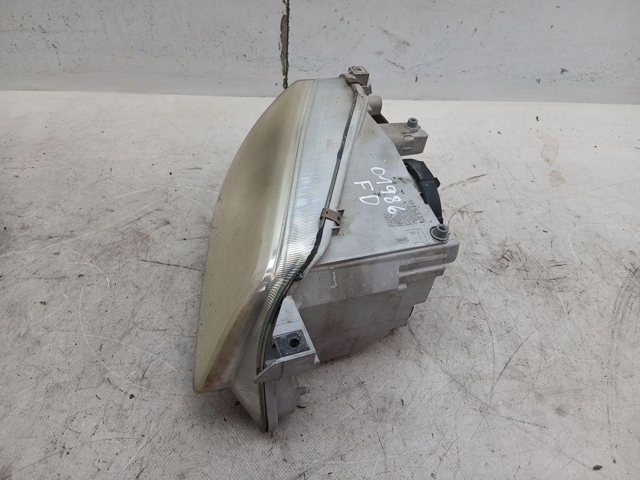 Ótica / farol direita MAZDA 323 F VI (BJ)