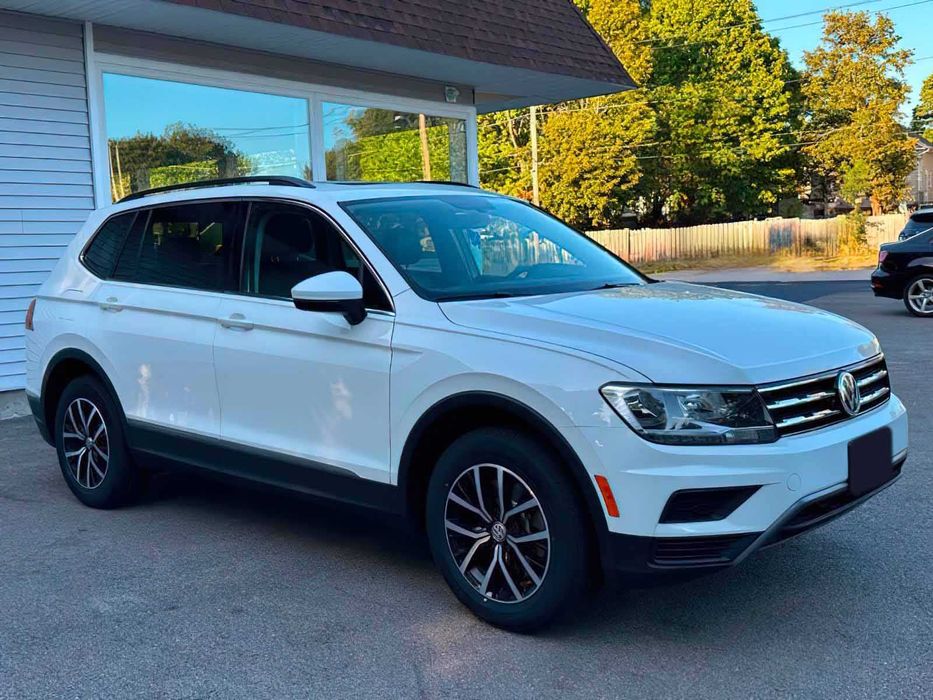 Volkswagen Tiguan      2021