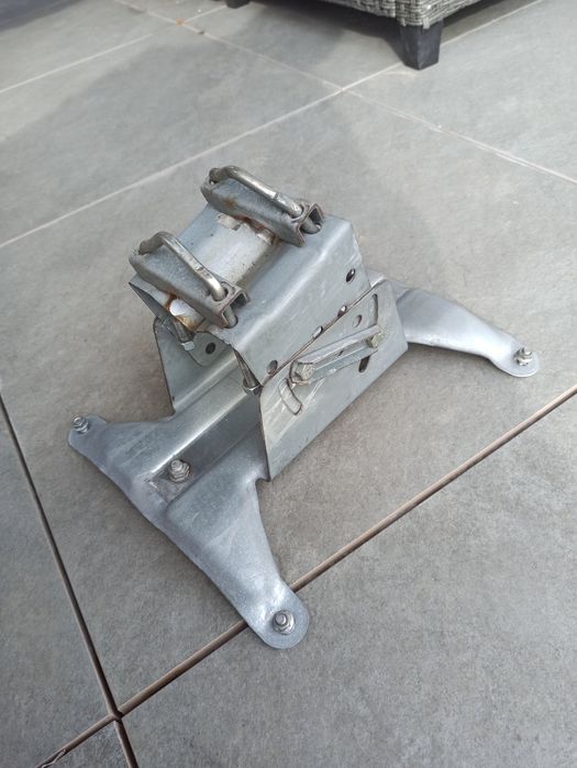 Mocowanie anteny satelitarnej