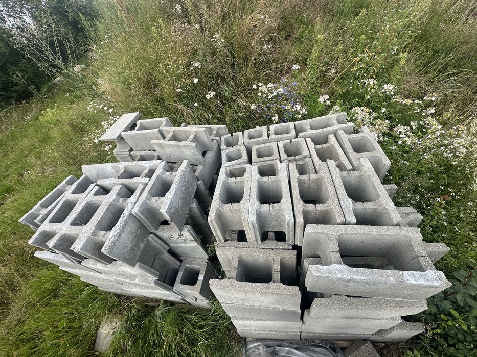 Pustaki szalunkowe betonowe 50×25×24 – ok. 100 szt.
