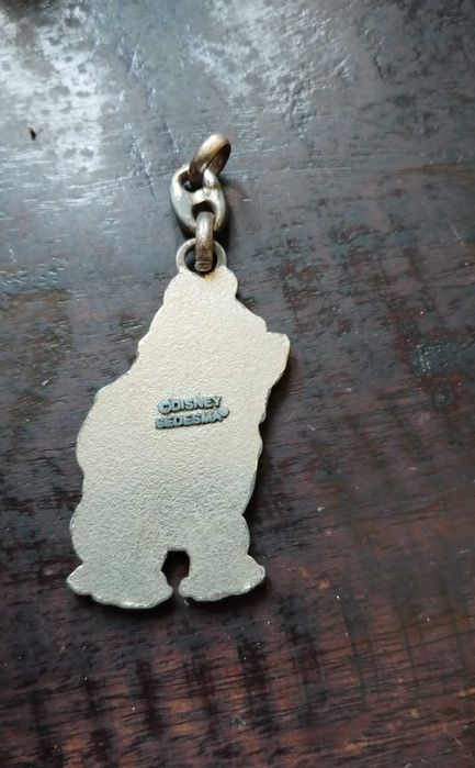 brelok metalowy, zawieszka Kubuś Puchatek i Prosiaczek disney sedesma