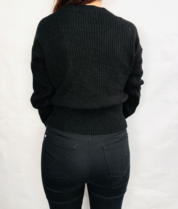 Czarny sweter kopertowy z dekoltem V L 40