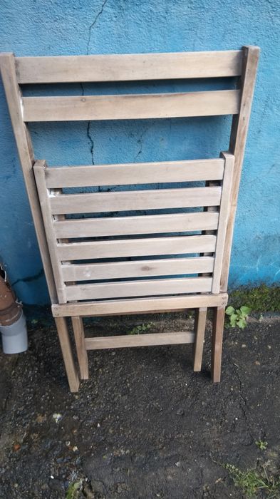 Cadeira dobrável de madeira