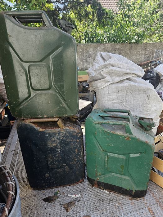 Kanister metalowy wojskowy 20L – oryginał, solidne wykonanie