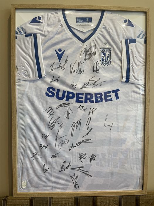 Lech Poznań sezon 2025/2026 z autografami pilkarzy