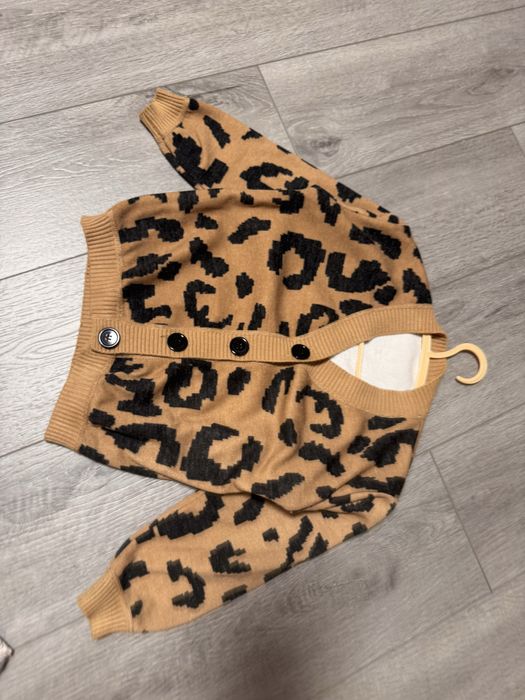 Светер  тепла на дівчинку 5-6 років