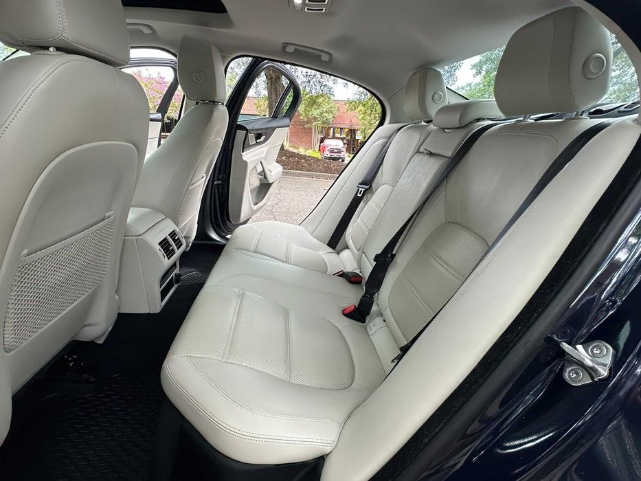 Jaguar XE      2020