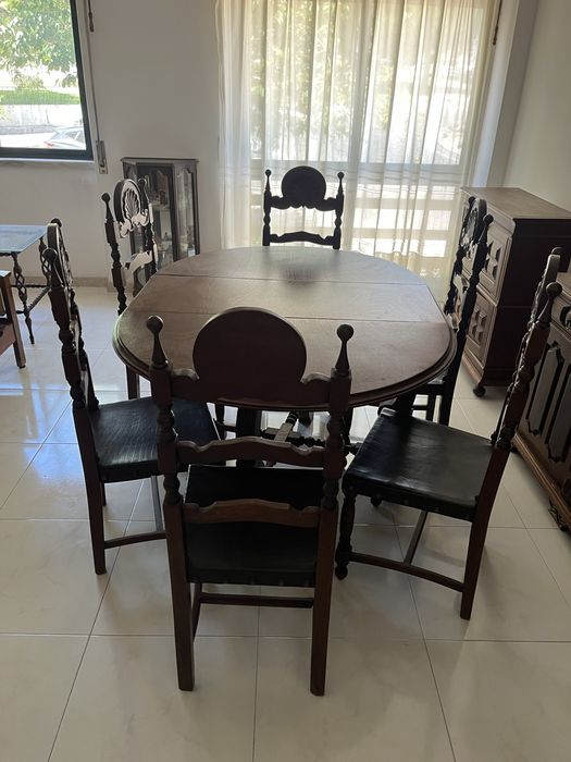 Mesa e cadeiras sala
