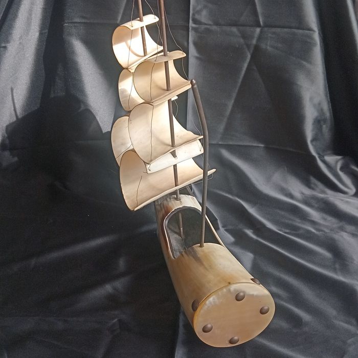 Caravela em corno/chifre artesanal