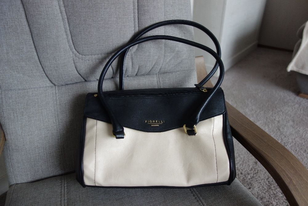 Beżowo-czarna torebka Fiorelli, zamykana na zamek