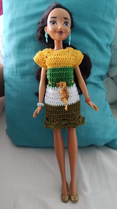 Roupas de boneca de crochê