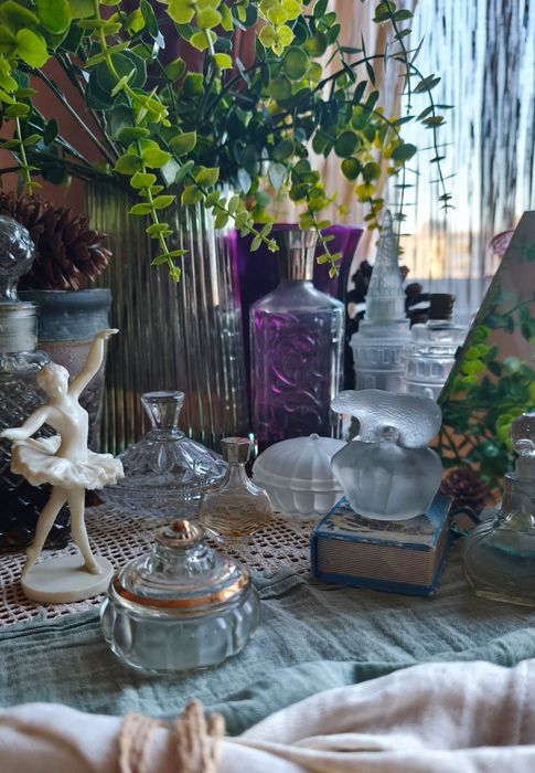 Флаконы пустые от духов шкатулка пудреница статуэтка подарок винтаж