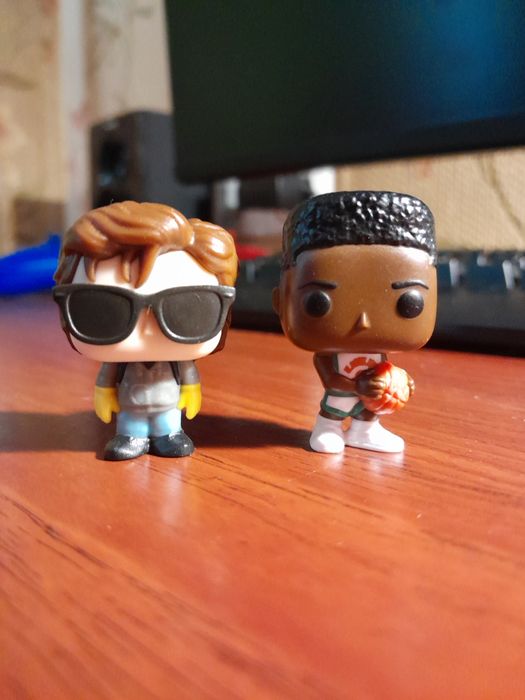 Обміняю kinder  stranger things/дивні дива Стів, Лукас