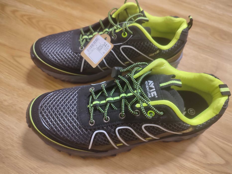 Продам новые кроссовки Avic