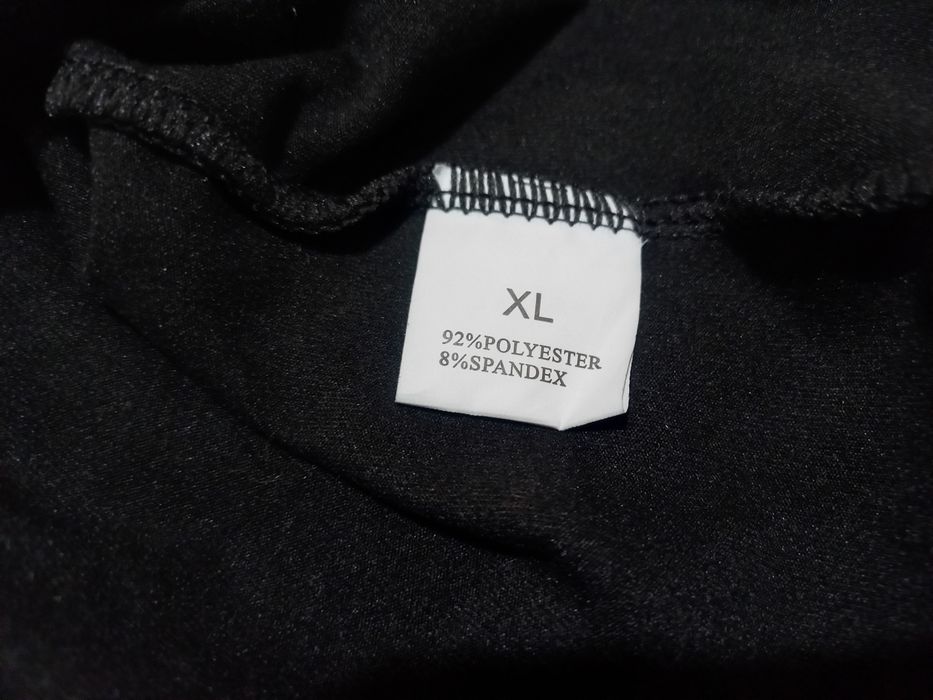 T-shirt preta XL nova