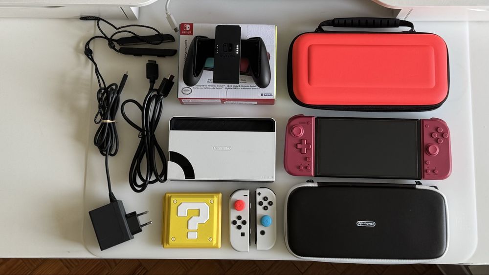 Nintendo Switch OLED – Full Bundle + 3 Games – Excellent Condition