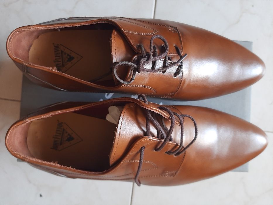 Sapatos em pele homem verniz  tamanho 41 / 44 novos