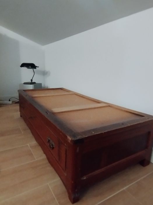 Base de roupeiro antigo para mesa centro ou TV