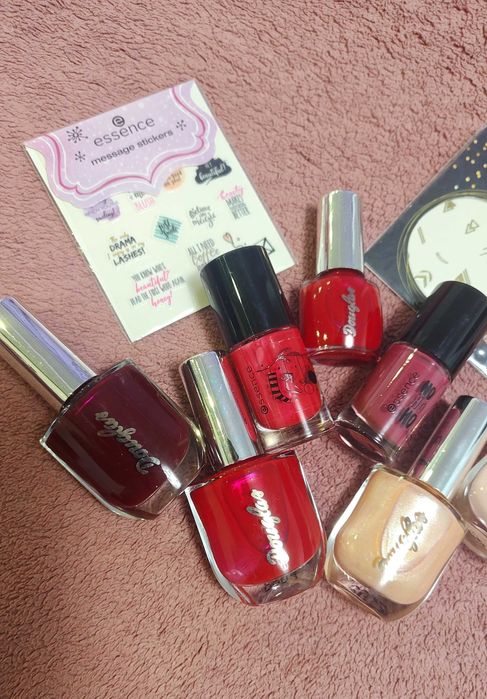 Продам нові лаки для нігтів від Douglas та Essence