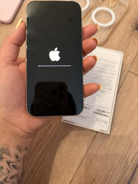 Sprzedam iphone 15 pro  bateria 77