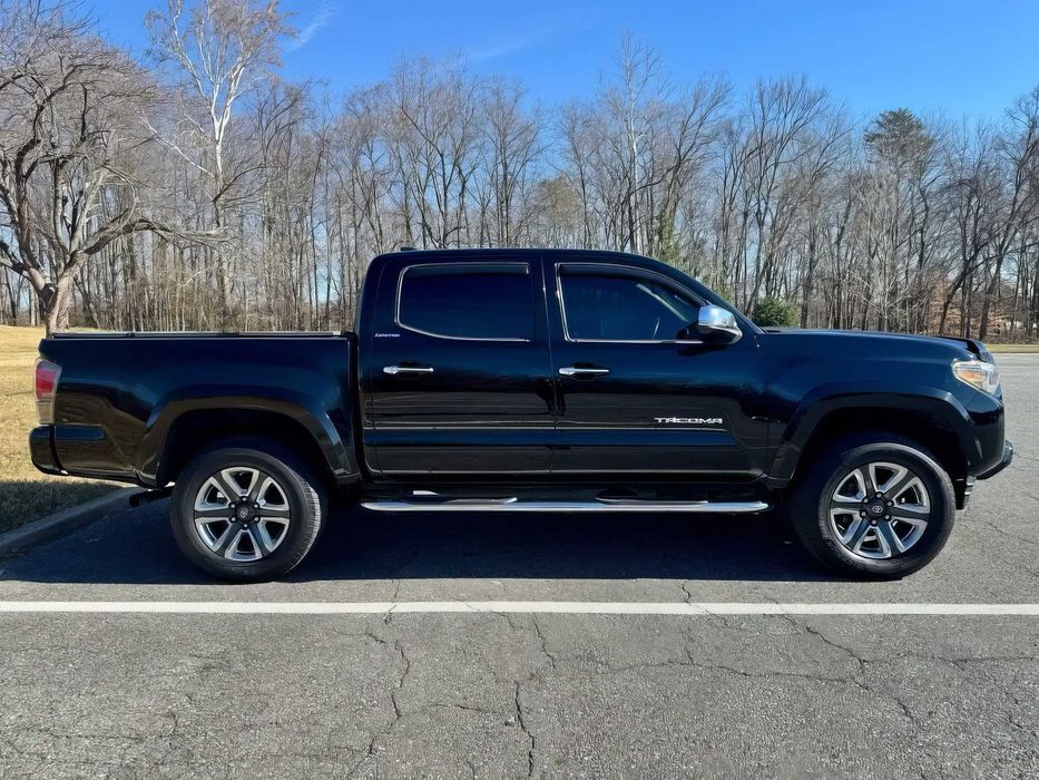 Toyota Tacoma      2016