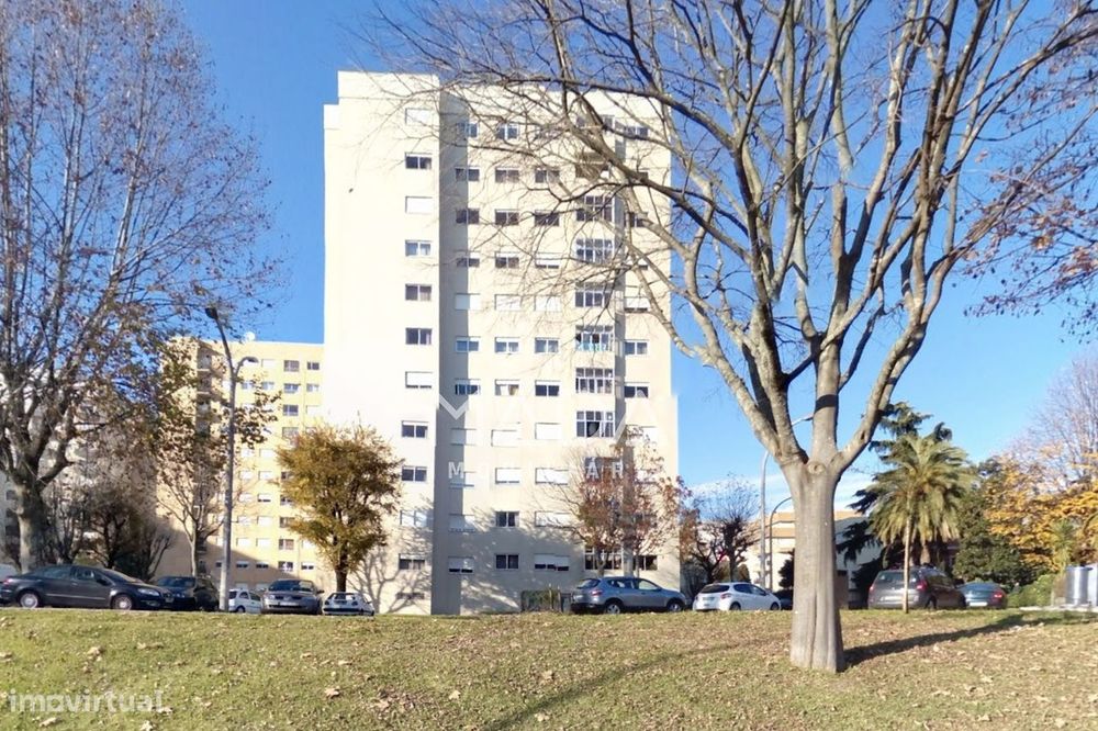 Apartamento T3 renovado c/garagem fechada em S. Victor, Braga