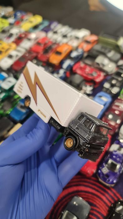 Hot WHEELS TEAM Transport - Sakura Sprinter