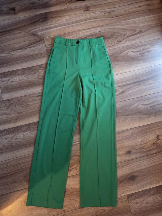 Spodnie zielone Reserved