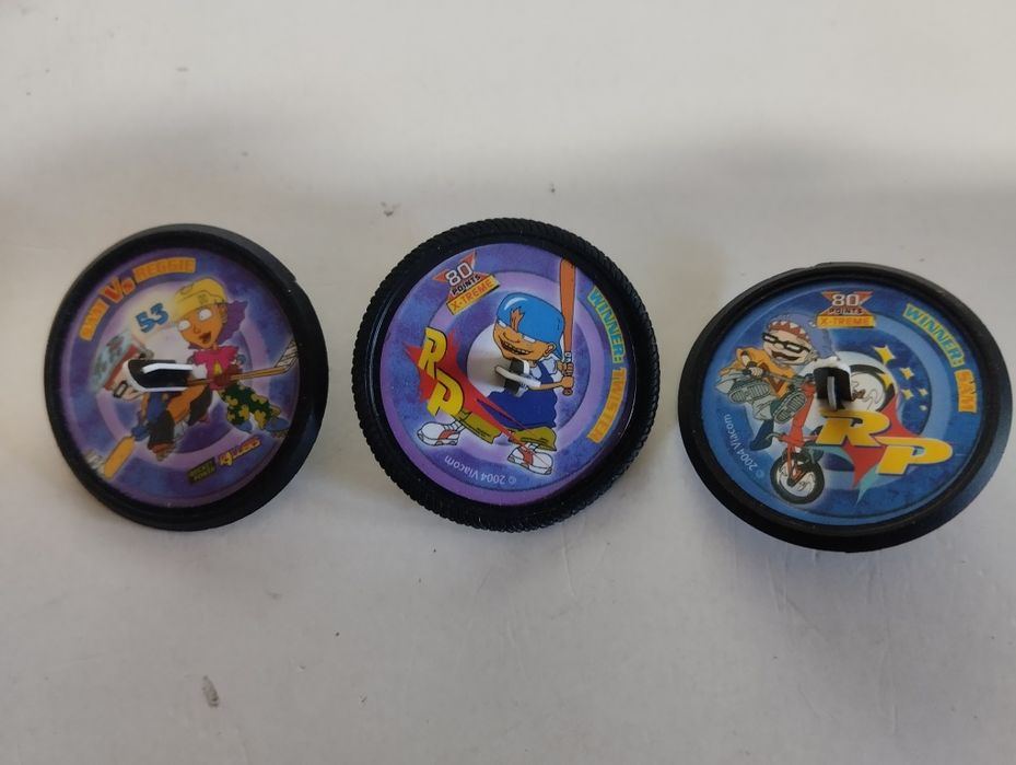 (C) Tazos de vários temas