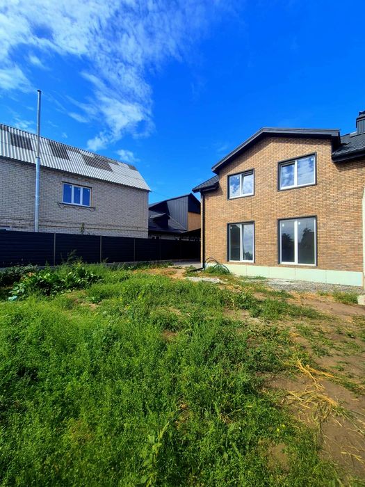 Продам дуплекс на Таращанському