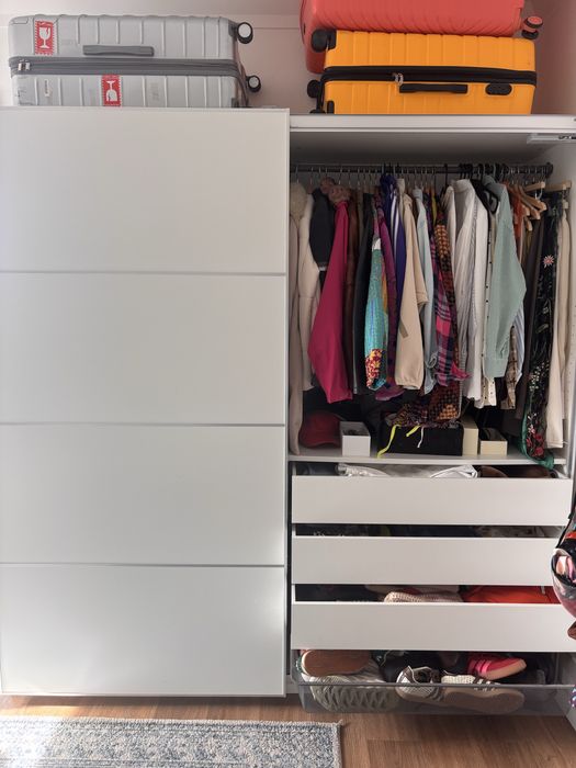 2 roupeiros IKEA PAX 200 cm com portas de correr e interiores