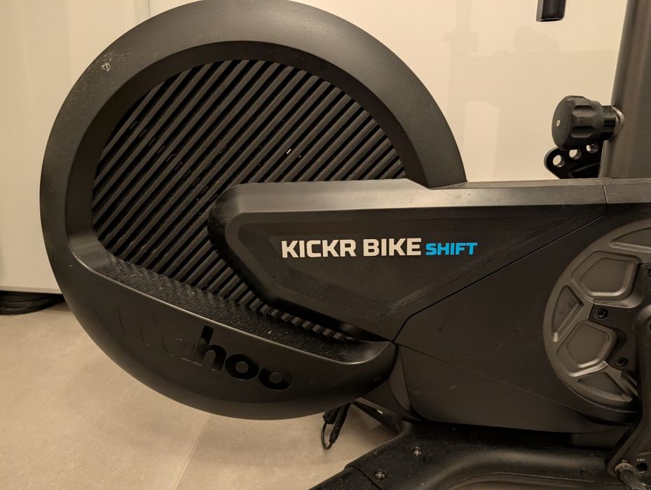 Bicicleta indoor Kickr Bike Shift + Kickr Desk