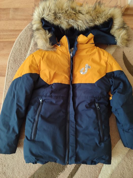 Зимова куртка в чудовому стані