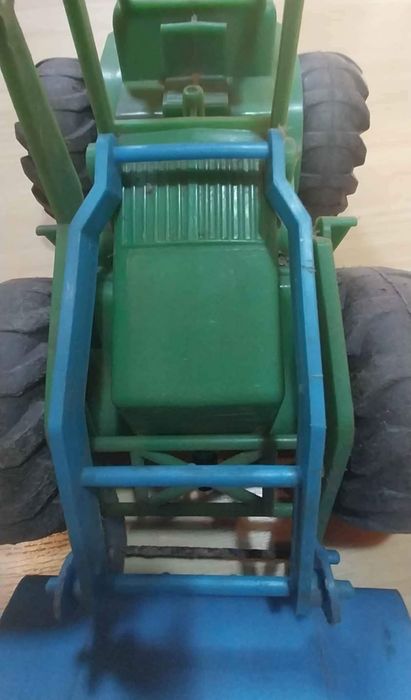 Brinquedo antigo fabricado em plástico