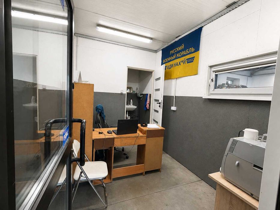 Warsztat samochodowy / hala na wynajem – Katowice-Tychy, 80 m², 2 bramy, 400 V, biuro, WC, parking, dostęp 24/7, blisko DK86