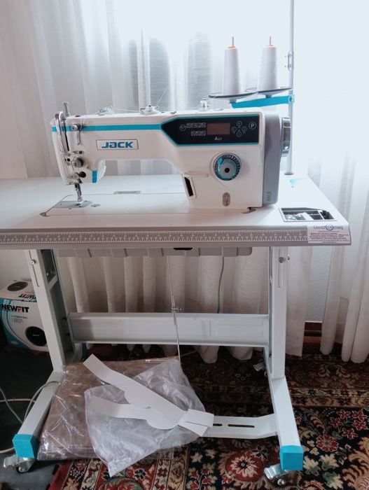 Máquina de costura Jack A6F - pouco uso
