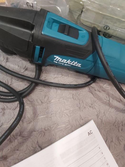 MAKITA Wielofunkcyjne narzędzie 200W M9800B