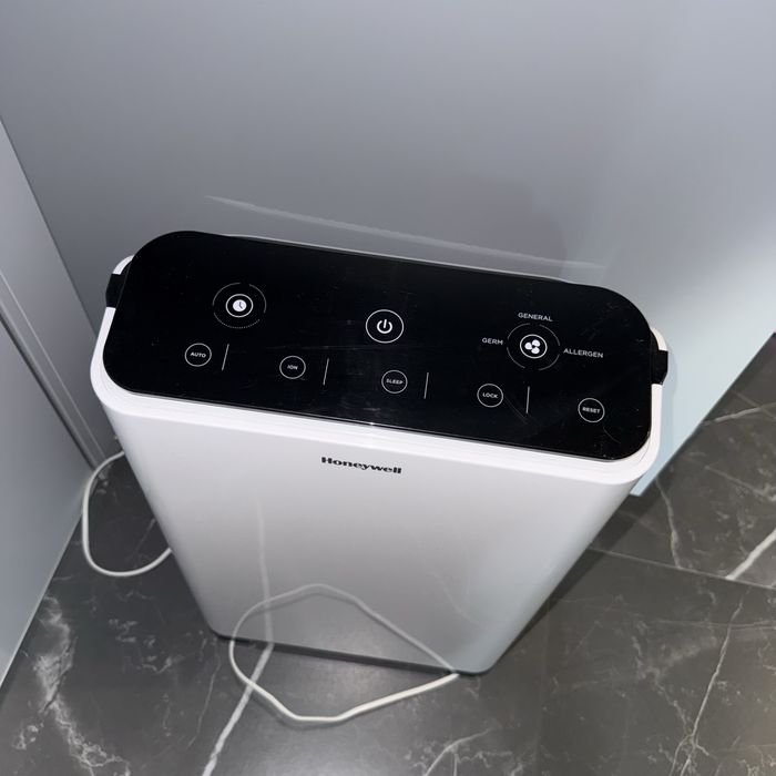 Очищувач повітря Honeywell HPA710.  Зволожувач повітря Boneco U7147.
