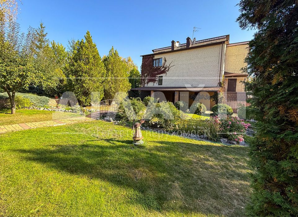 Гарний будинок на Правому 350 м2 , 16 сот