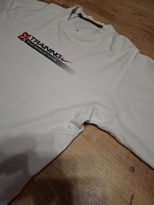 Білий спортивний лонгслів Nike

Легкий, дихаючий та зручний. Підійде д