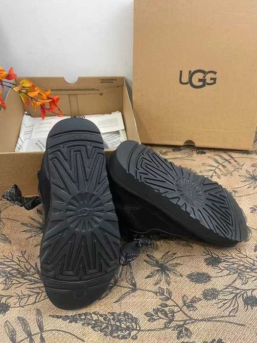UGG Lowmel_Black R.41
